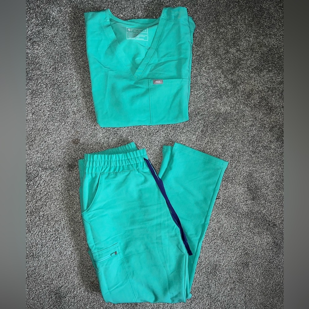 Figs Surgical Green Scrub Set